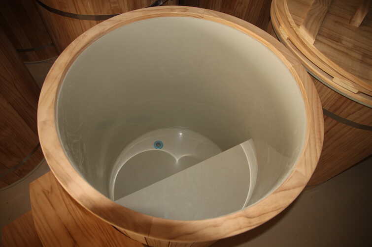 Thermo New Zealand Pine Ice Bath with PP Liner